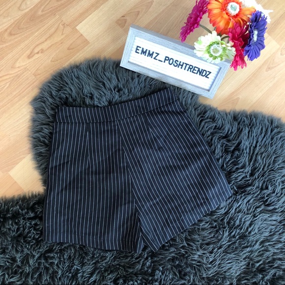 LF Seek The Label Striped Shorts Size Small - Picture 3 of 3